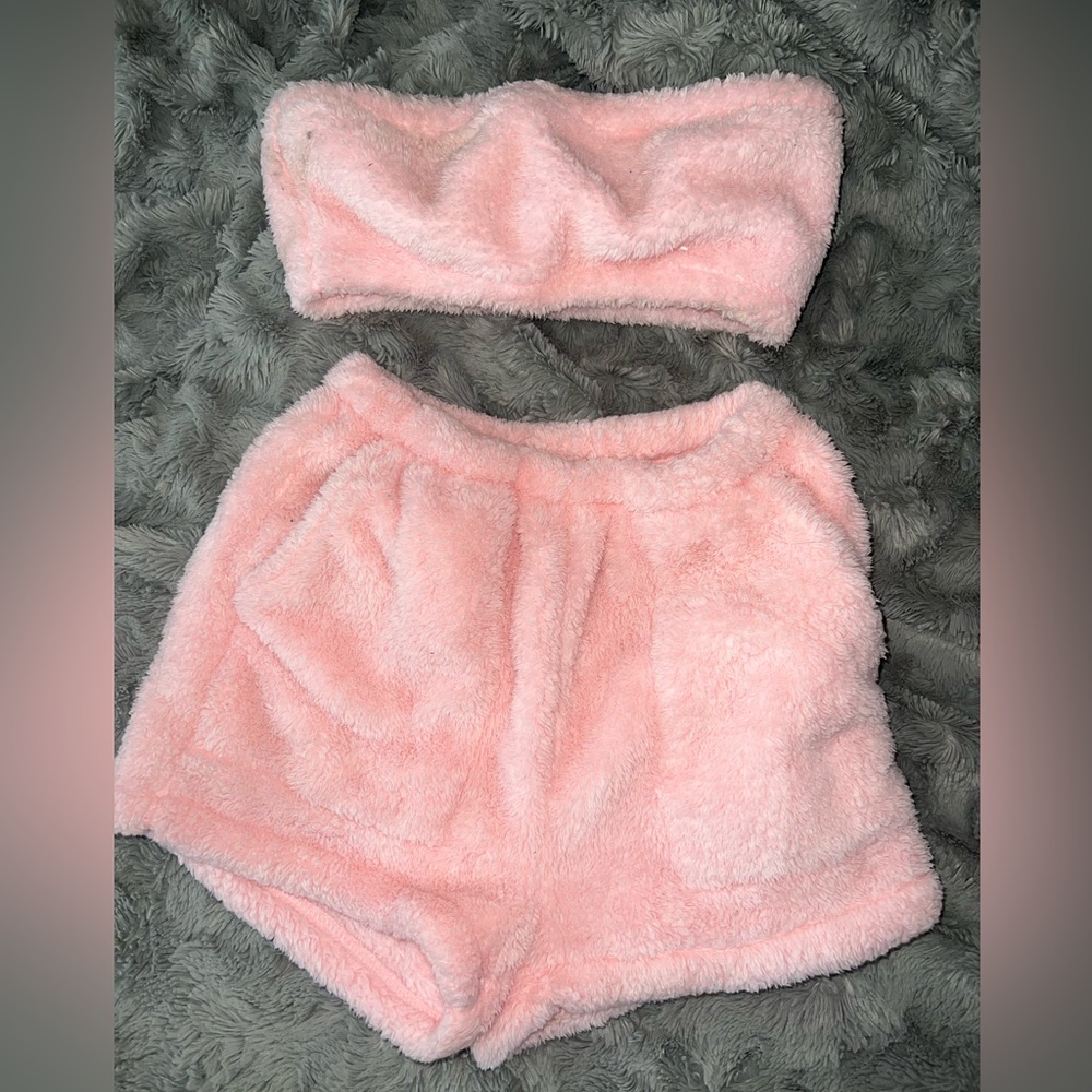 Pink 2 piece sleep set. Size small good condition lightly worn